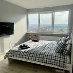 Panoramic View And Free Parking アパート